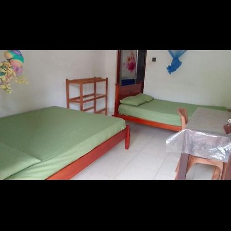 Dinesh Guest House Катарагама Екстериор снимка