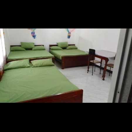 Dinesh Guest House Катарагама Екстериор снимка