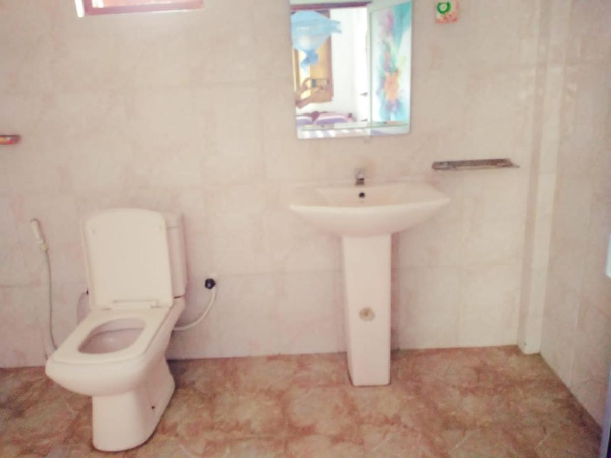 Dinesh Guest House Катарагама Екстериор снимка