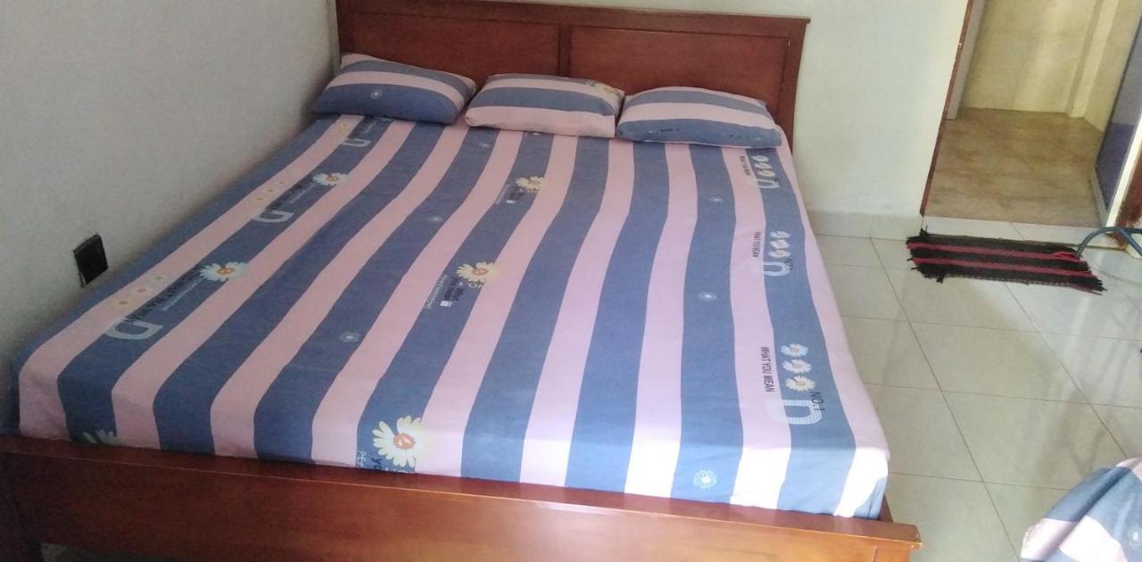 Dinesh Guest House Катарагама Екстериор снимка