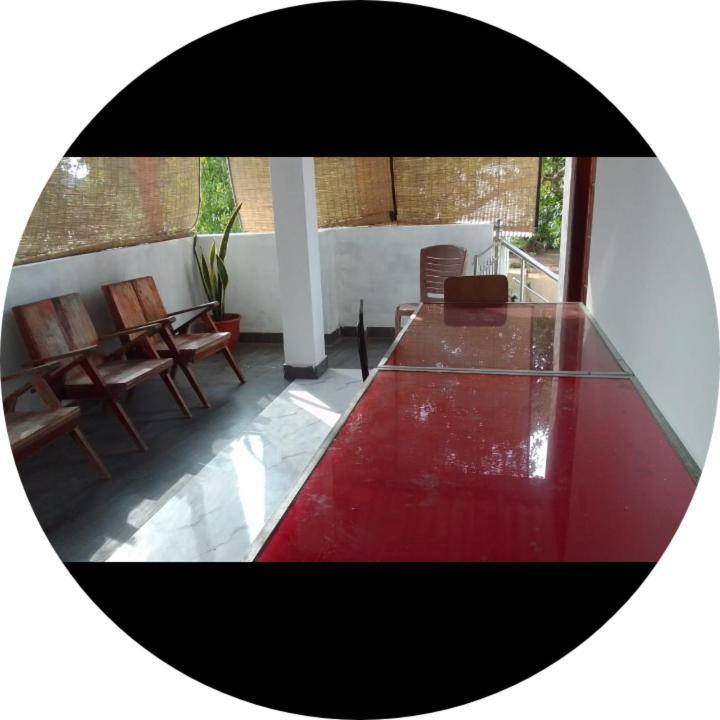Dinesh Guest House Катарагама Екстериор снимка