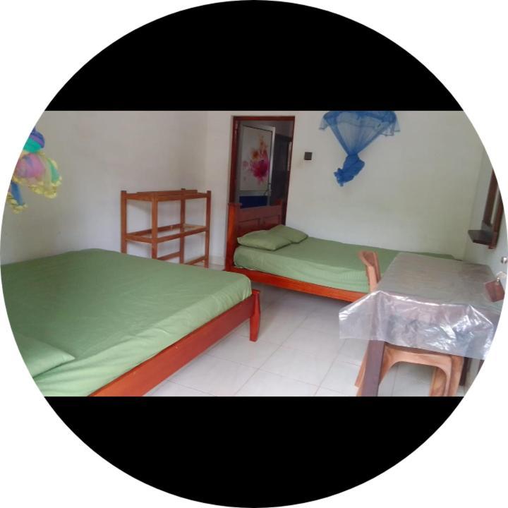 Dinesh Guest House Катарагама Екстериор снимка